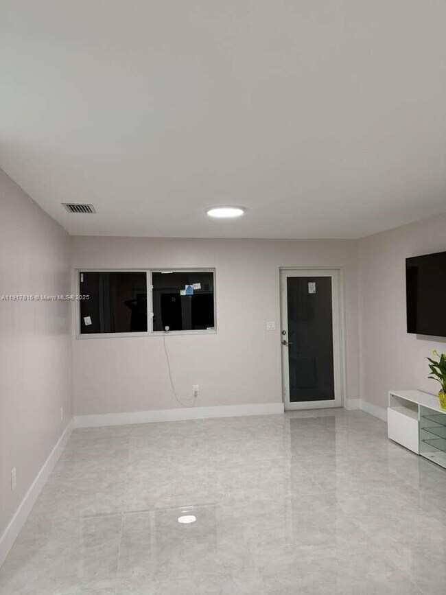 Foto del edificio - 7781 Simms St