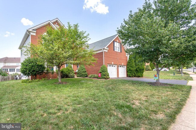 Foto del edificio - 43470 Mechanicsville Glen St