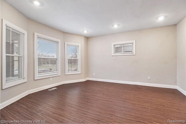 Foto del edificio - 724 Calvert Ave