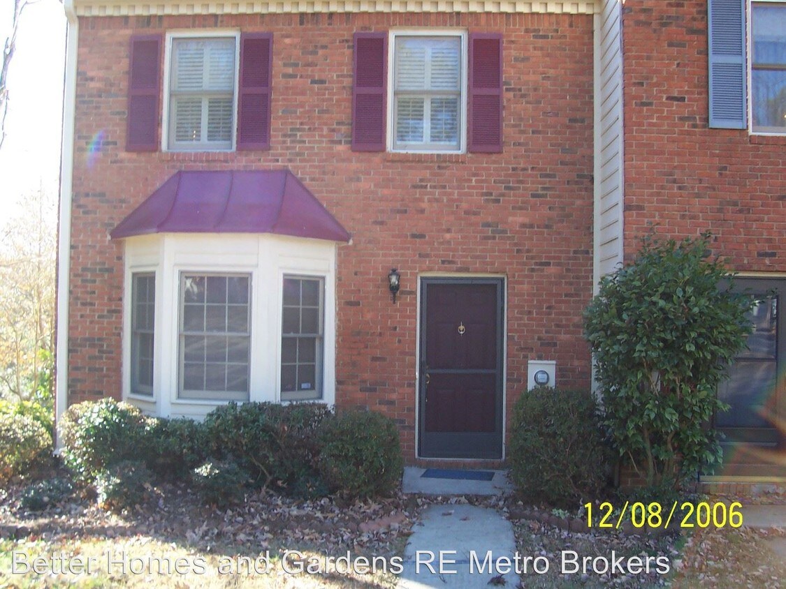 Primary Photo - 1390 Poplar Pointe SE