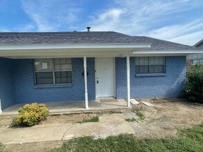 Building Photo - 1819 Gravley Dr