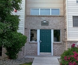 Building Photo - 5869 Crosswinds Dr