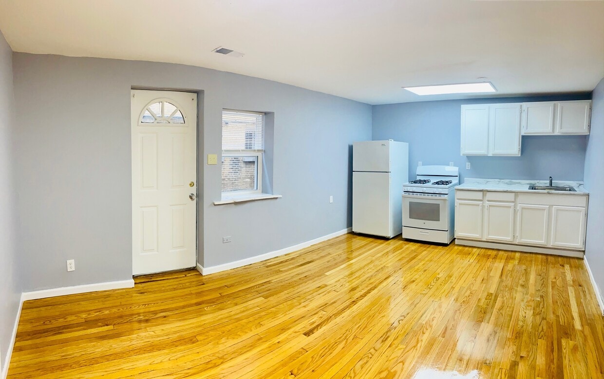Foto principal - 4355 S Sawyer Ave