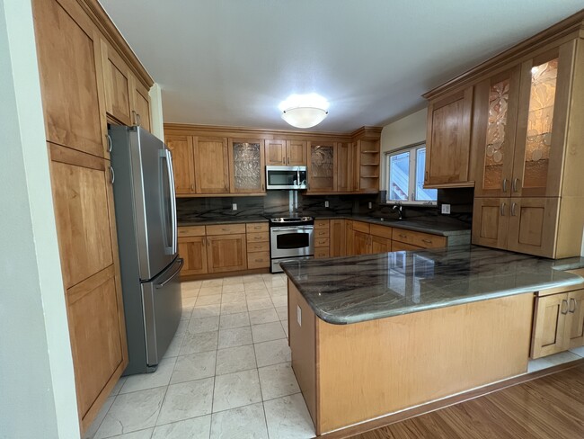 kitchen - 742 Hoawa St