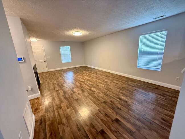 Building Photo - Spacious 4-Bedroom Home in the Licking Heights School District