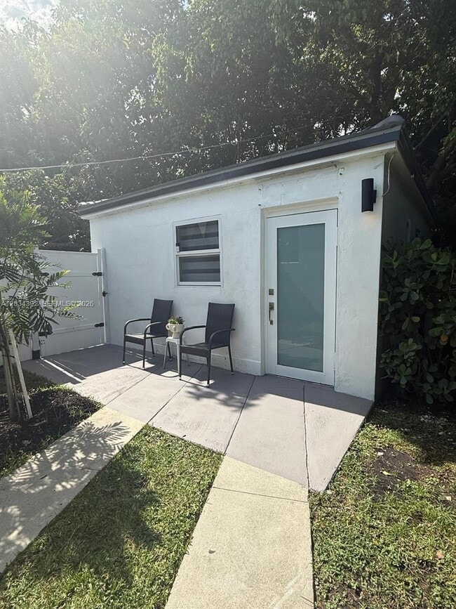Building Photo - 13 Fonseca Ave