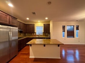 Building Photo - 1606 Phoenix Ct