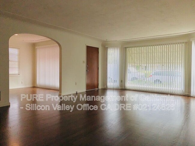 Foto del edificio - 444 Tyrella Ave