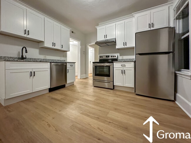 Building Photo - 55 Hollander St