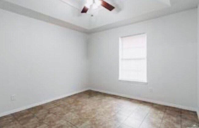 Foto del edificio - 241 E 19th St
