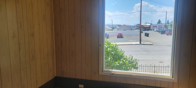 Building Photo - Rustic Uptown Butte 1 Bedroom with Bonus Room