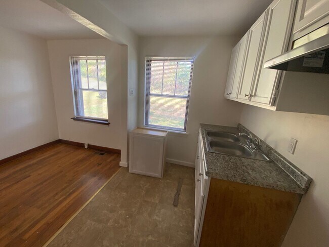 Building Photo - 4716 Hatz St