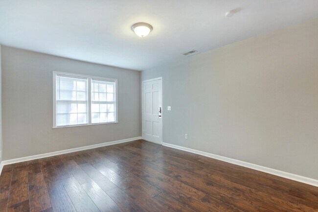Building Photo - 1724 East 39th Street