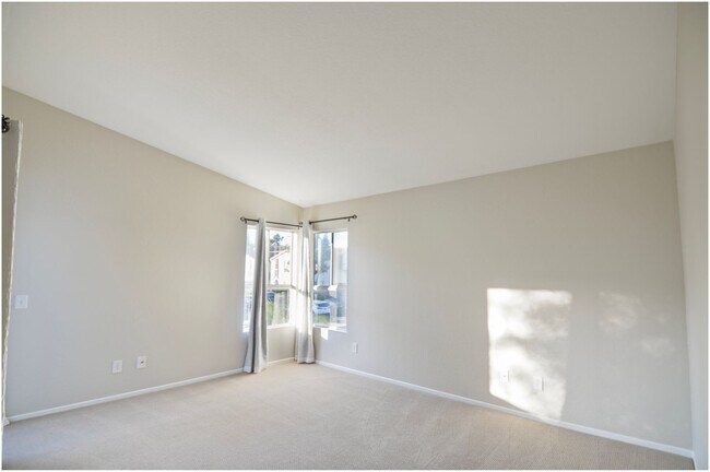 Building Photo - 1 Bedroom Ritz Pointe Condo!