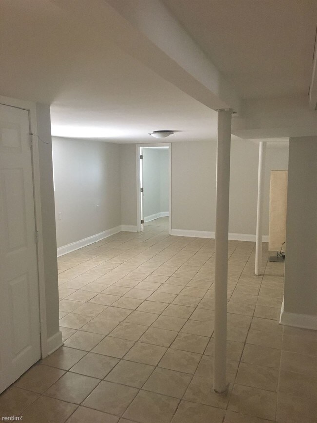 Foto del edificio - 2 br, 1 bath Apartment - 5828 W Wilson Ave