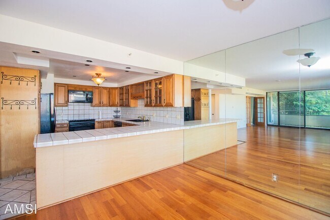 Building Photo - 3 br, 2 bath House - 101 Lombard Street #508W