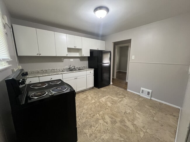 Building Photo - 117 Bayview Dr