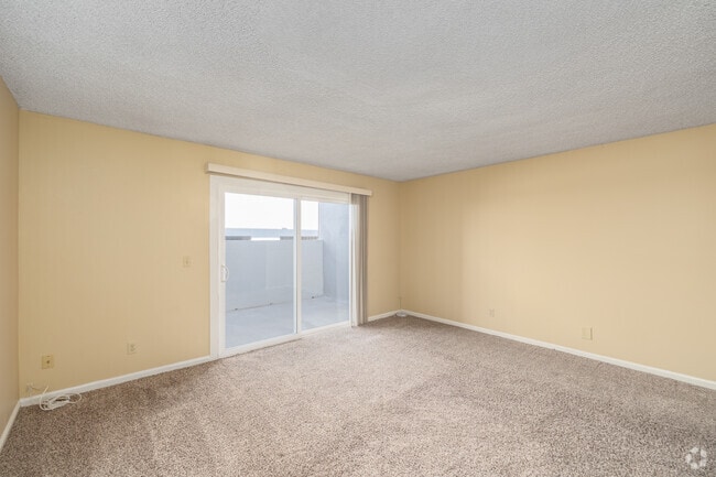 2BR, 2BA - 1,100SF - Living Room - Sea Breeze Townhome Apartments