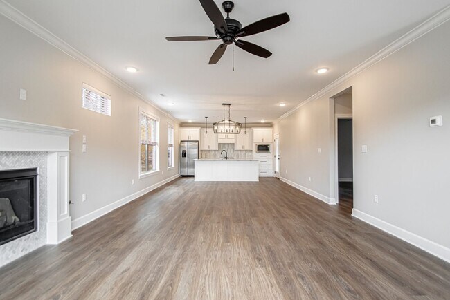 Foto del edificio - Newer Construction 3 bed 2 1/2 Bath, 2,033...
