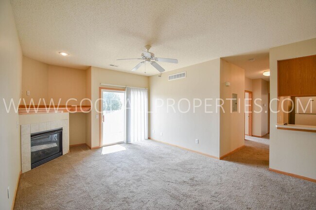 Foto del edificio - 3 Bedroom 2 Bath Condo with 1 car detached garage !