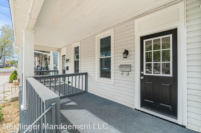 Building Photo - 2 br, 1.5 bath House - 345 E King Street