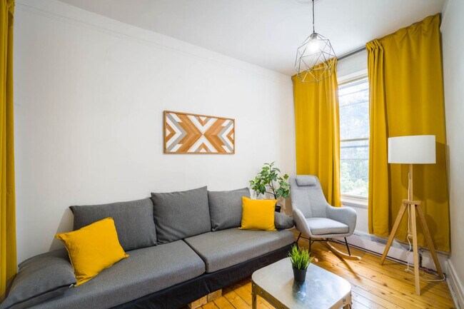 Photo du bâtiment - 2390 Rue Frontenac