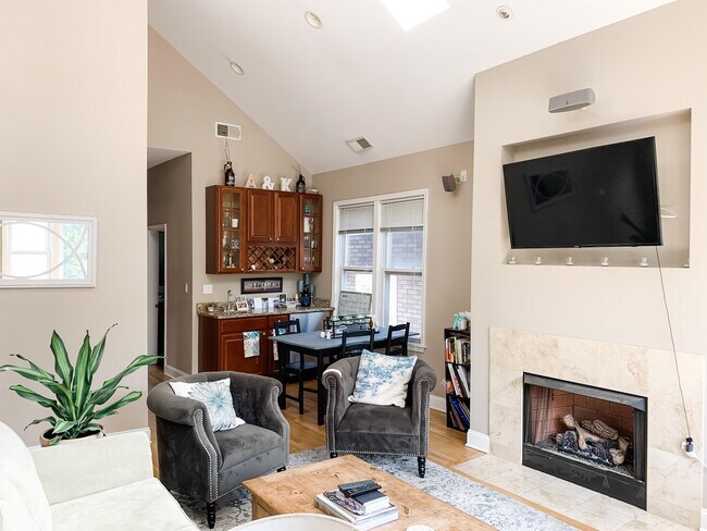 Foto del edificio - 3311 N Southport Ave