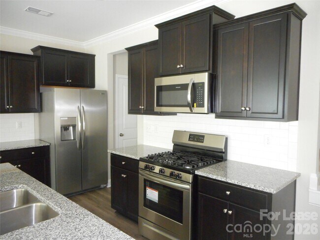 Foto del edificio - 8731 Harris Lake Ln