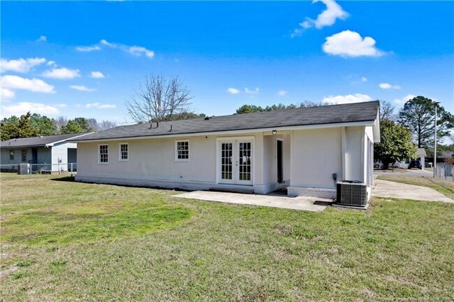 Building Photo - 6561 Vineyard Dr