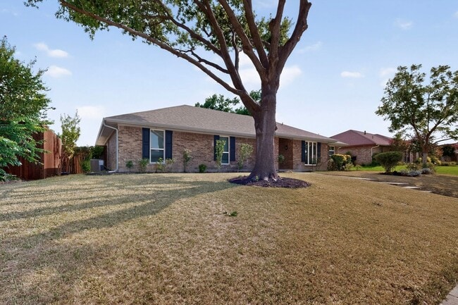 Building Photo - 2200 Winona Dr