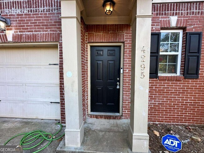 Foto del edificio - 4295 Youngstown Cir