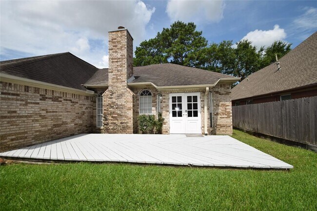 Building Photo - 1322 W Forest Dr