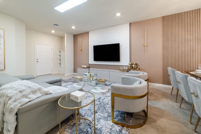 Foto del edificio - 15871 Cape Coral Lp