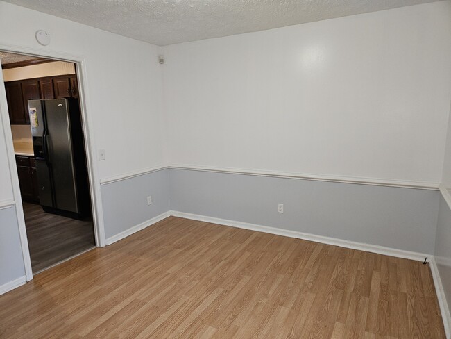 Building Photo - 1617 Hennessy Pl