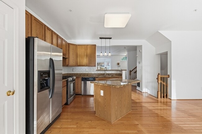 Foto del edificio - 7402 Serenade Cir