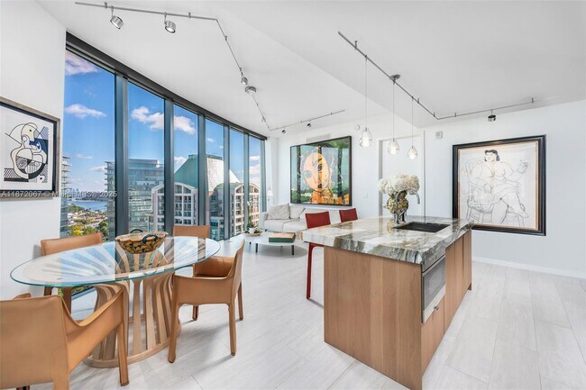 Foto del edificio - 2831 S Bayshore Dr