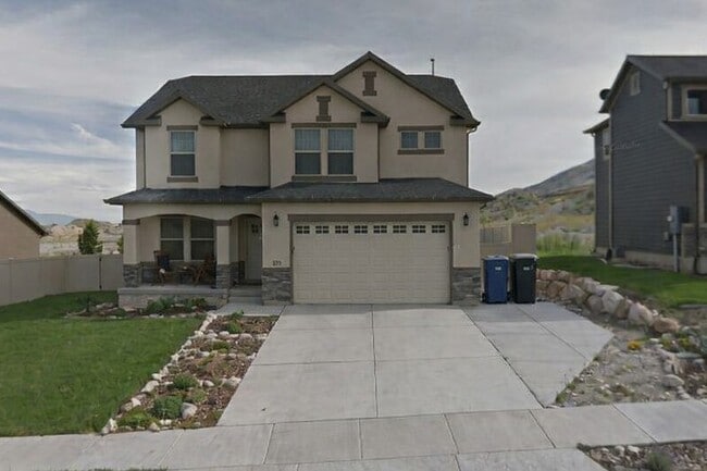 Building Photo - 235 Caracara St