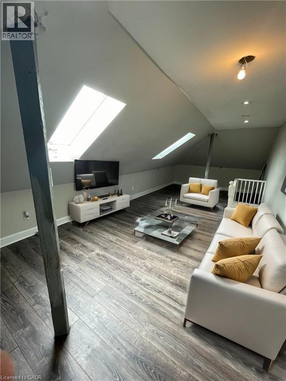 Building Photo - 17 Victoria Ave