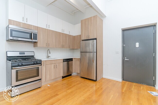 Foto del edificio - 618 Bushwick Ave