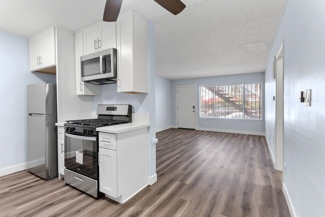 Building Photo - 1804 W 78th St