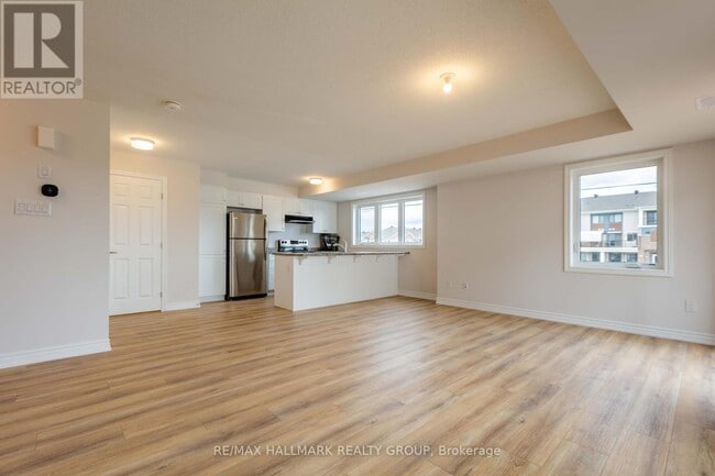 Building Photo - 292 Zenith Private