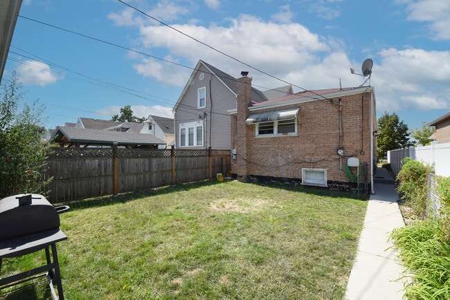 Building Photo - 5109 S Richmond St