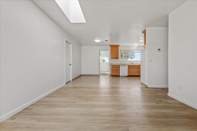 Building Photo - Upper Seaside four bedroom and two bath