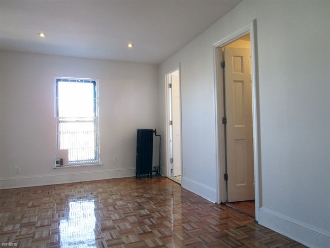 Building Photo - 485 Halsey St