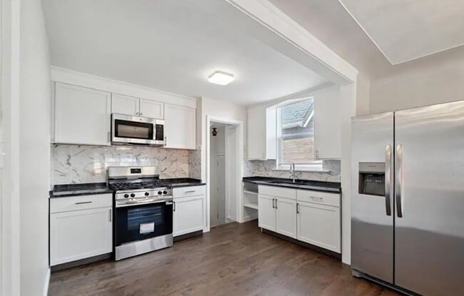 Foto del edificio - Beautiful 3 bedroom/1 bath Brick Bungalow - Now Available!