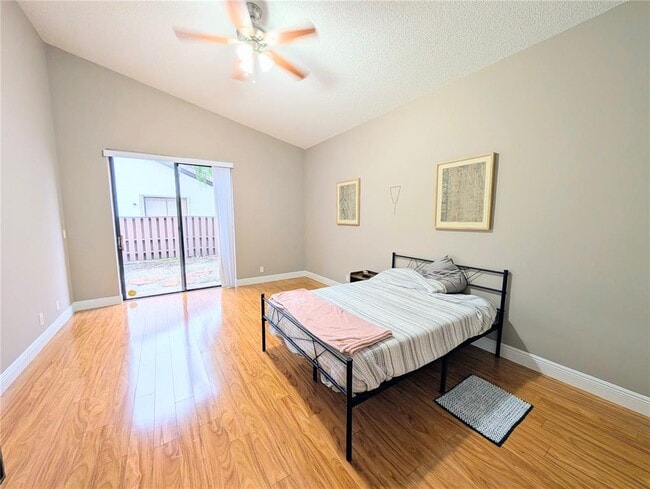 Foto del edificio - 10330 NW 12th Pl