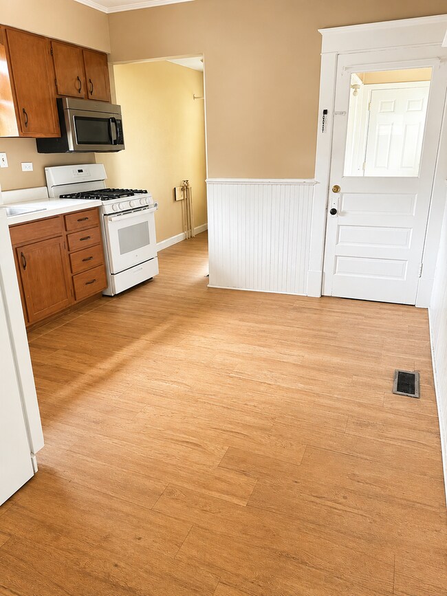Building Photo - COMING SOON! Nice House in Richmond, KY! Full Basement, Garage, HW Floors, Pets Ok!