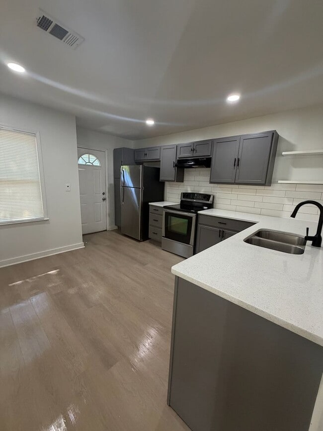 Building Photo - 505-507 Birney St NE