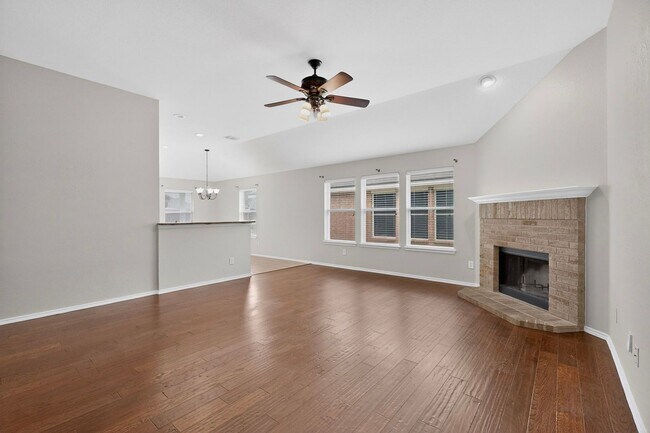 Foto del edificio - Beautiful Travis Ranch Home with Granite Kitchen & Spacious Layout