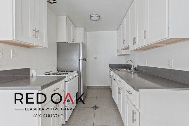 Foto del edificio - Fabulous One Bedroom with Sunlit, Open Flo...